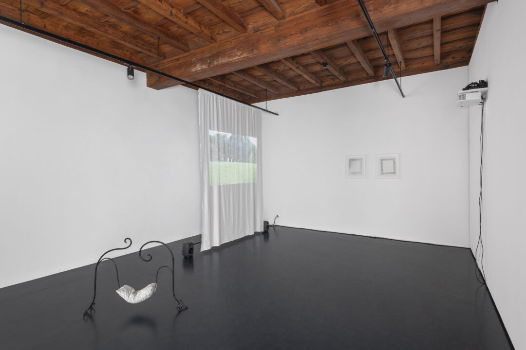 Knowing Bodies. Group exhibition with Simone Forti, Steffani Jemison, Lenio Kaklea, Marta Margnetti, Katja Schenker, Jeanne Tara, Juliette Uzor and Isaac Chong Wai. Museo Casa Rusca, Locarno. Curated by Gioia Dal Molin. Photo: Cosimo Filippini 2025