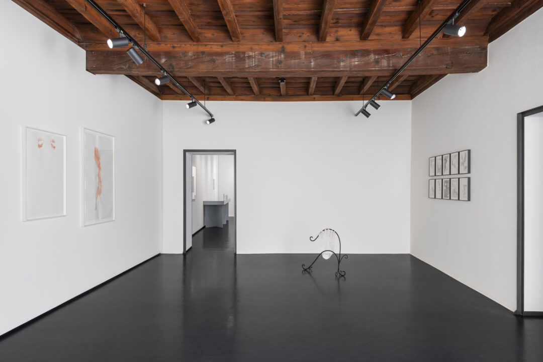 Knowing Bodies. Group exhibition with Simone Forti, Steffani Jemison, Lenio Kaklea, Marta Margnetti, Katja Schenker, Jeanne Tara, Juliette Uzor and Isaac Chong Wai. Museo Casa Rusca, Locarno. Curated by Gioia Dal Molin. Photo: Cosimo Filippini 2025